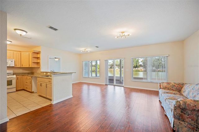 2015 HATTERAS POINT, Lakeland, FL 33813