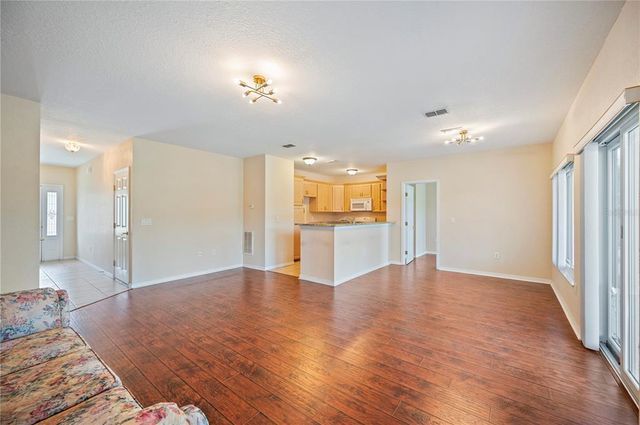 2015 HATTERAS POINT, Lakeland, FL 33813