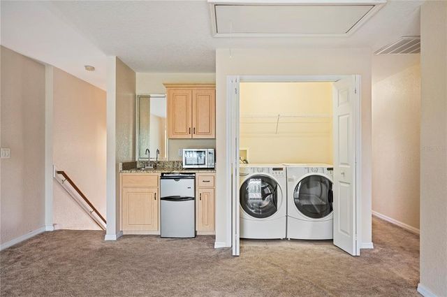 2015 HATTERAS POINT, Lakeland, FL 33813