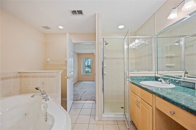2015 HATTERAS POINT, Lakeland, FL 33813