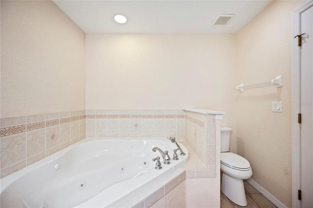 2015 HATTERAS POINT, Lakeland, FL 33813