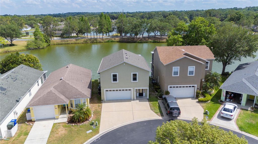 2015 HATTERAS POINT, Lakeland, FL 33813