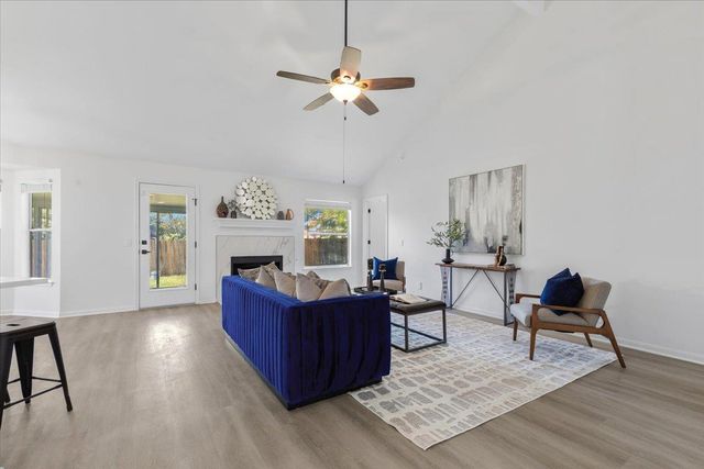824 Brandi CIR, Kyle, TX 78640