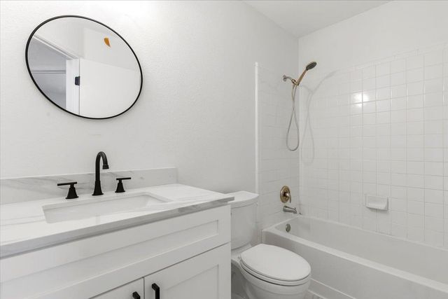 824 Brandi CIR, Kyle, TX 78640