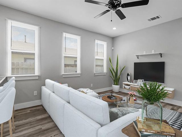 1104 W Elm Street, Denison, TX 75020