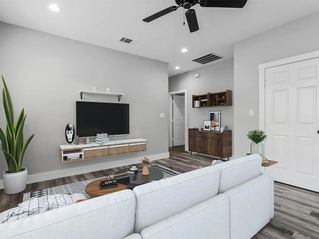 1104 W Elm Street, Denison, TX 75020