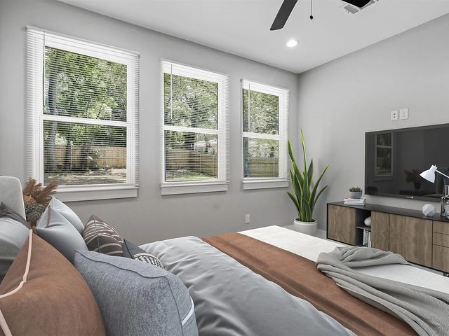 1104 W Elm Street, Denison, TX 75020