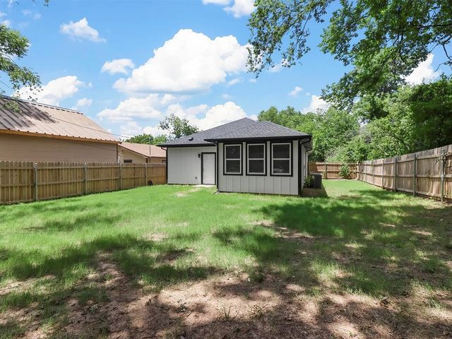 1104 W Elm Street, Denison, TX 75020