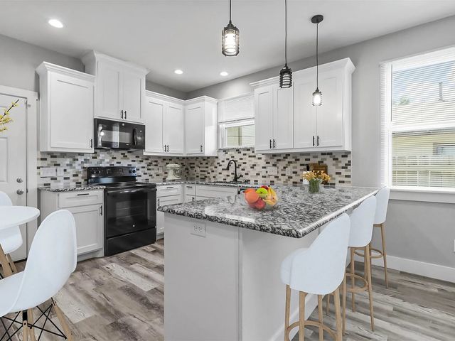 1104 W Elm Street, Denison, TX 75020