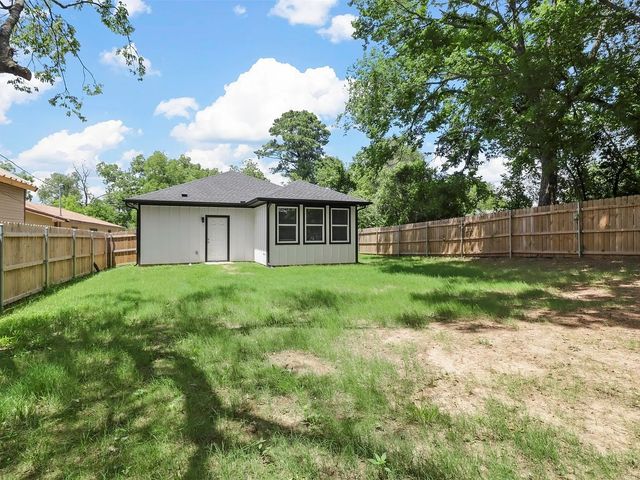 1104 W Elm Street, Denison, TX 75020