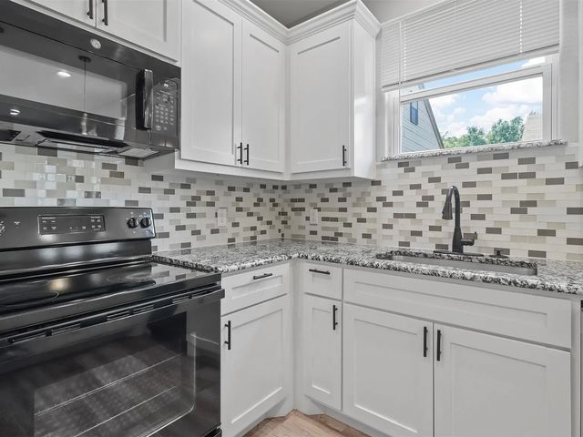 1104 W Elm Street, Denison, TX 75020