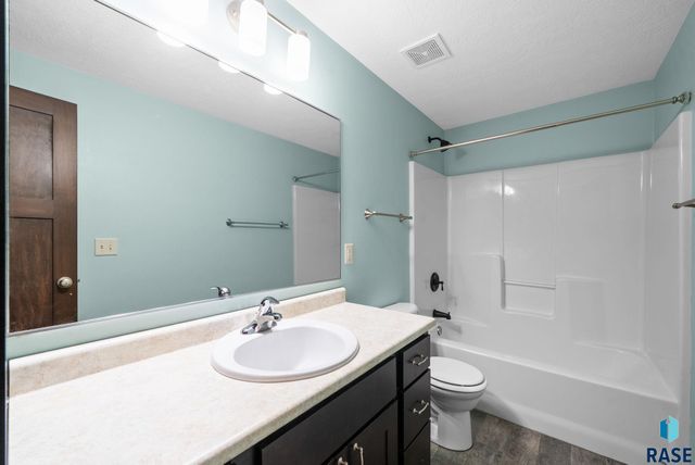2900 S Statice Ave Avenue, Sioux Falls, SD 57106