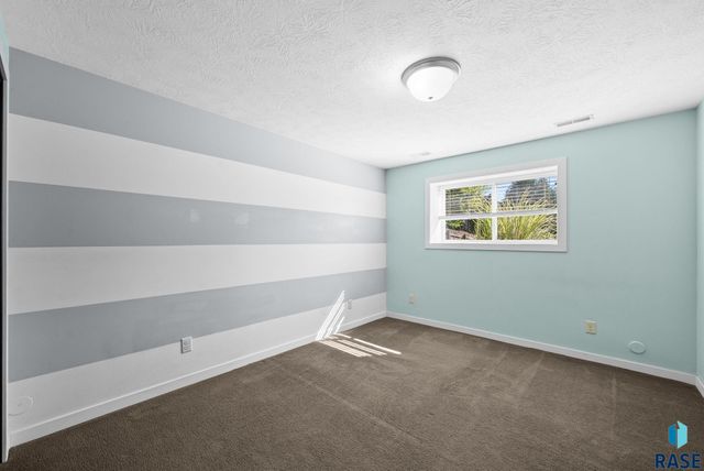 2900 S Statice Ave Avenue, Sioux Falls, SD 57106