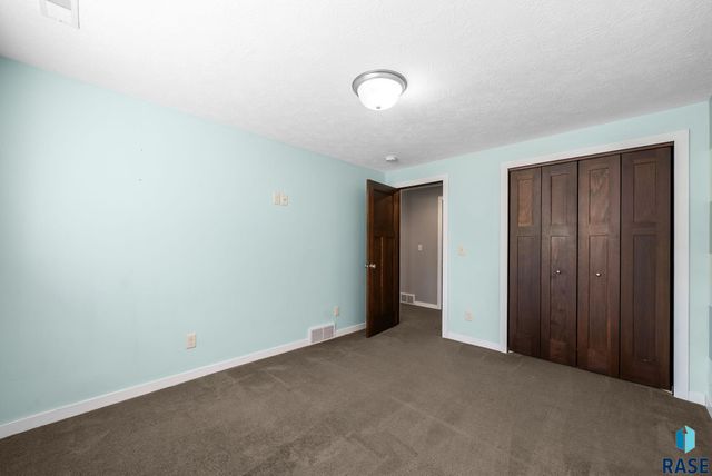 2900 S Statice Ave Avenue, Sioux Falls, SD 57106