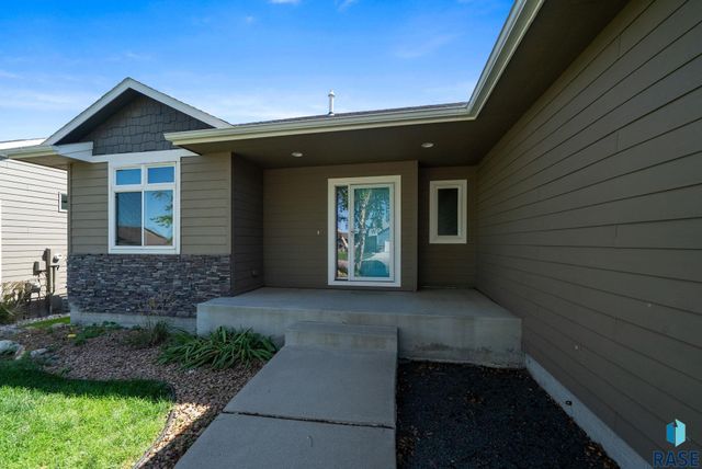 2900 S Statice Ave Avenue, Sioux Falls, SD 57106