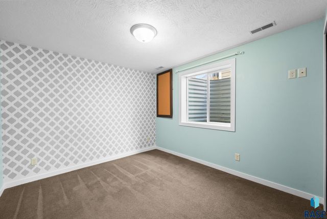 2900 S Statice Ave Avenue, Sioux Falls, SD 57106