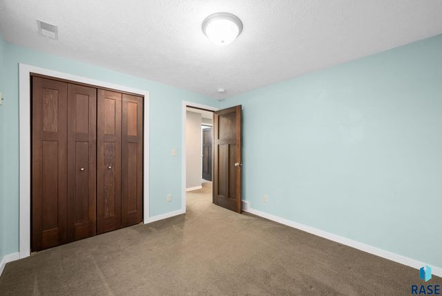 2900 S Statice Ave Avenue, Sioux Falls, SD 57106