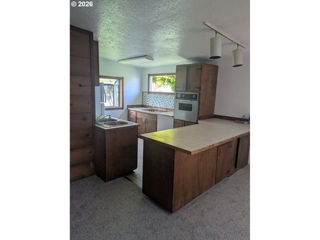 1116 7TH St, Florence, OR 97439