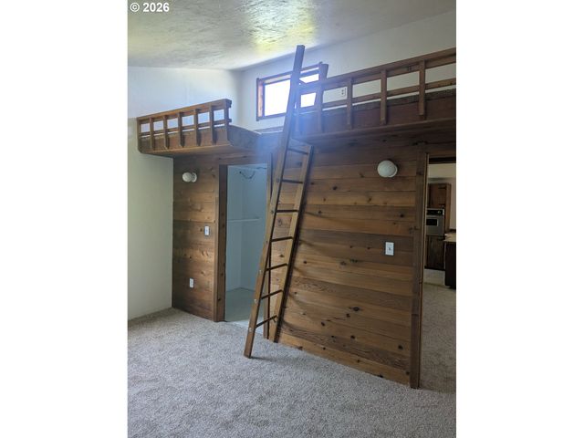 1116 7TH St, Florence, OR 97439