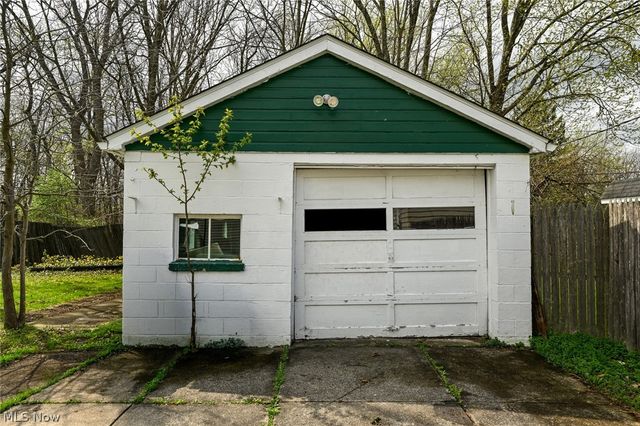 17812 Dalewood Avenue, Maple Heights, OH 44137