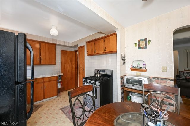 17812 Dalewood Avenue, Maple Heights, OH 44137