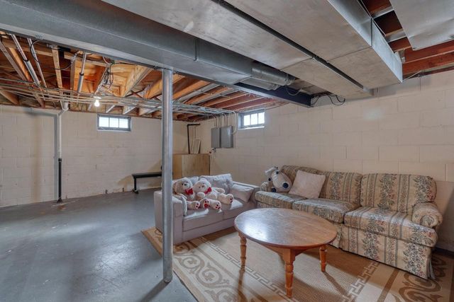 2125 S 97th STREET, West Allis, WI 53227