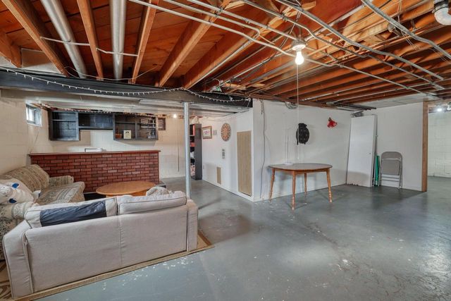 2125 S 97th STREET, West Allis, WI 53227