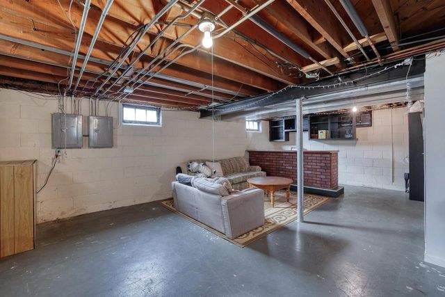 2125 S 97th STREET, West Allis, WI 53227