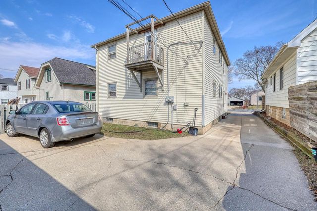 2125 S 97th STREET, West Allis, WI 53227