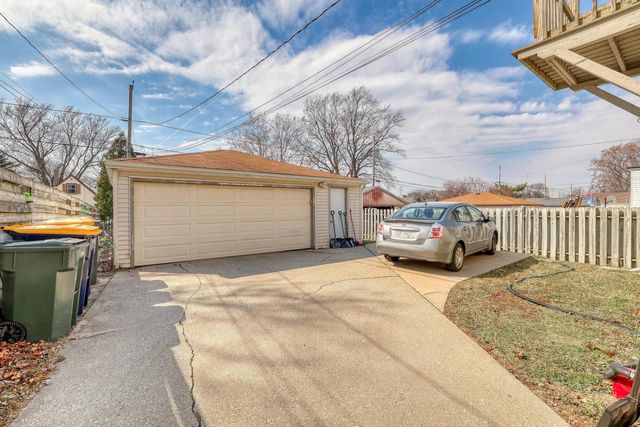 2125 S 97th STREET, West Allis, WI 53227