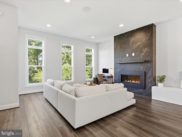 12288 SESSILE CMNS, Fairfax, VA 22030