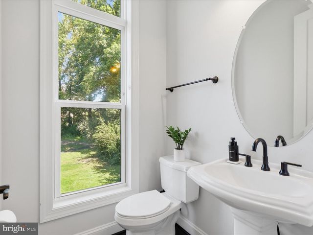 12288 SESSILE CMNS, Fairfax, VA 22030