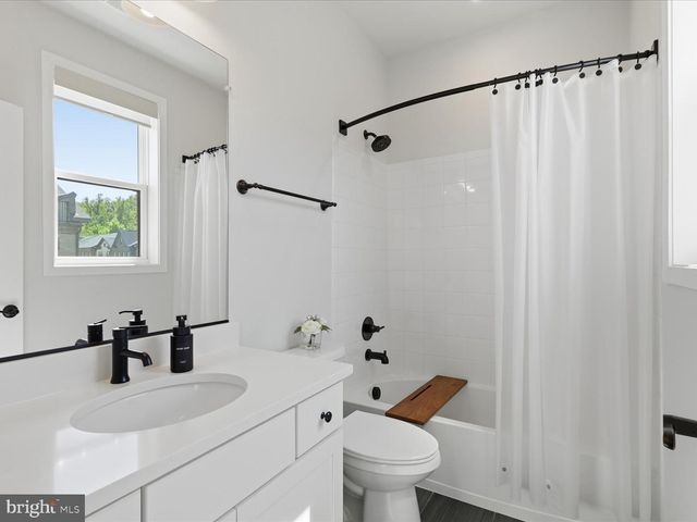 12288 SESSILE CMNS, Fairfax, VA 22030
