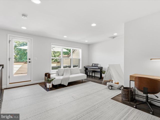 12288 SESSILE CMNS, Fairfax, VA 22030