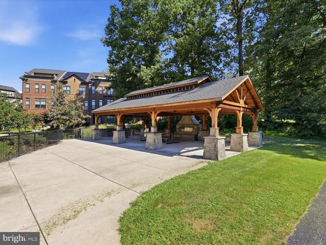 12288 SESSILE CMNS, Fairfax, VA 22030