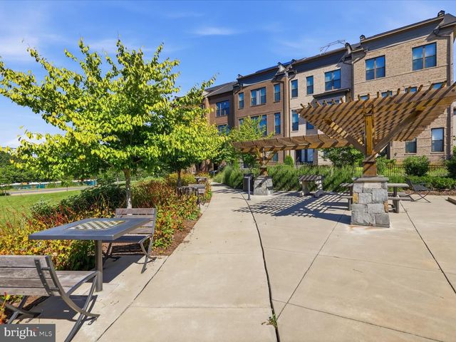 12288 SESSILE CMNS, Fairfax, VA 22030