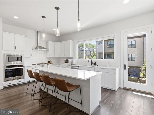 12288 SESSILE CMNS, Fairfax, VA 22030