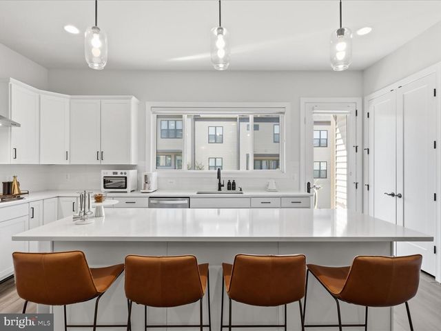 12288 SESSILE CMNS, Fairfax, VA 22030