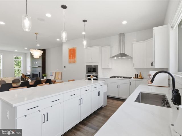 12288 SESSILE CMNS, Fairfax, VA 22030