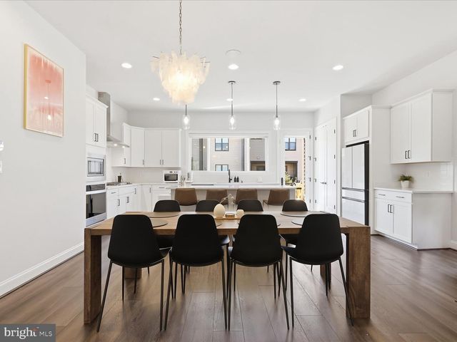 12288 SESSILE CMNS, Fairfax, VA 22030