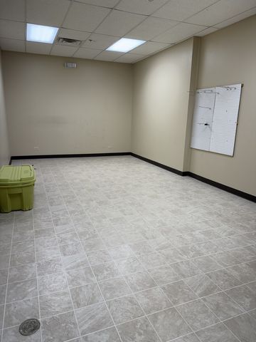 22285 N Pepper Road 100, Barrington, IL 60010