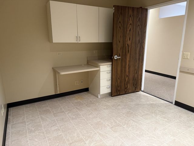 22285 N Pepper Road 100, Barrington, IL 60010