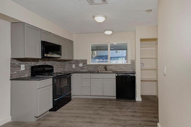 1002 E Red Cedar Circle, The Woodlands, TX 77380