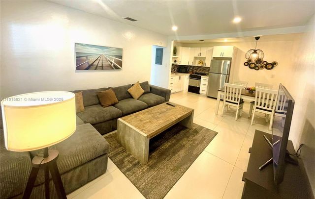 1211 NE 15th Ave 1, Fort Lauderdale, FL 33304