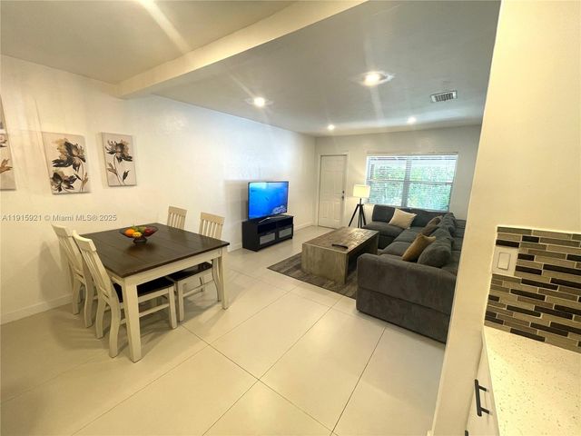 1211 NE 15th Ave 1, Fort Lauderdale, FL 33304