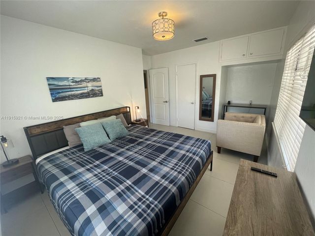 1211 NE 15th Ave 1, Fort Lauderdale, FL 33304