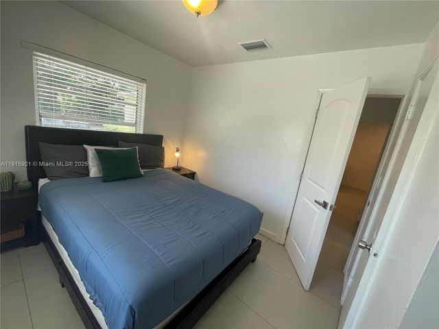 1211 NE 15th Ave 1, Fort Lauderdale, FL 33304