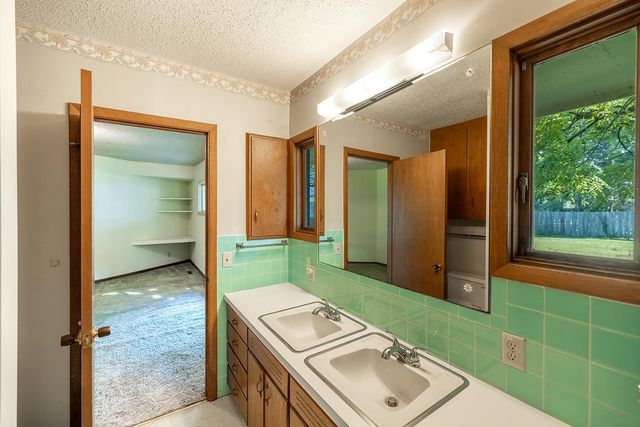 1600 N Fairfield, Wichita, KS 67208