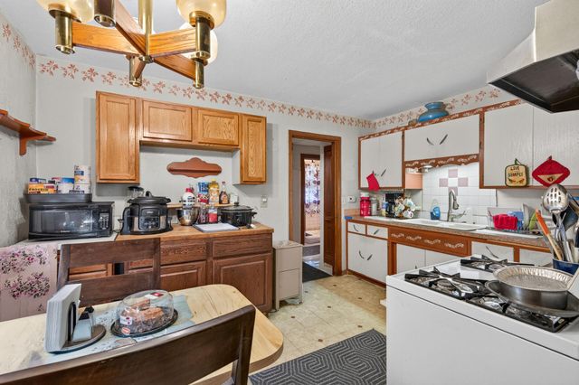 813 Minnehaha Avenue W, Saint Paul, MN 55104