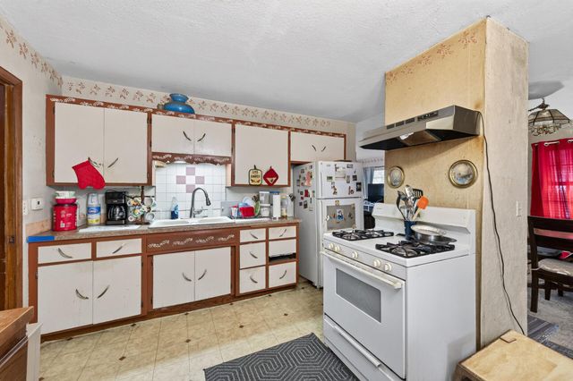 813 Minnehaha Avenue W, Saint Paul, MN 55104